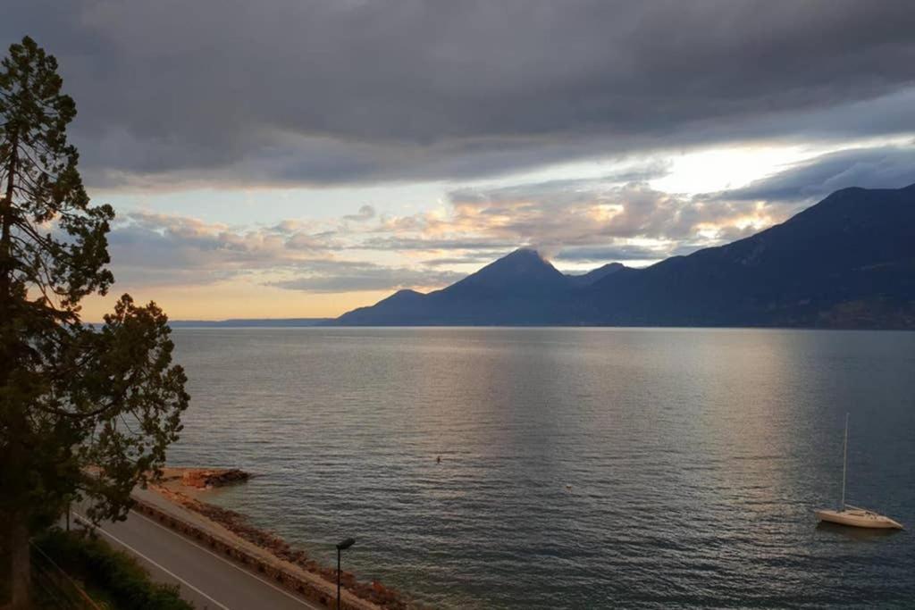 Villa Francesca-Grande Appartamento In Riva Al Lago Brenzone sul Garda Exterior foto